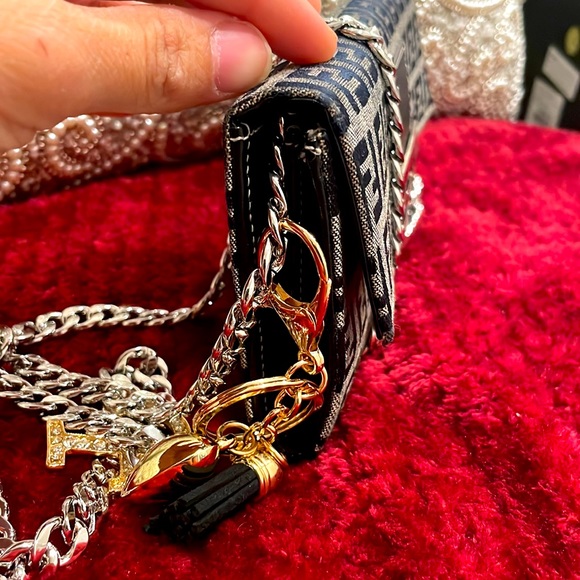 EUC NO CALLOUTS Fendi Vintage Zucca FF logo Continental wallet - Picture 3 of 16